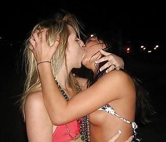 24P Amateur kissing lesbian girl