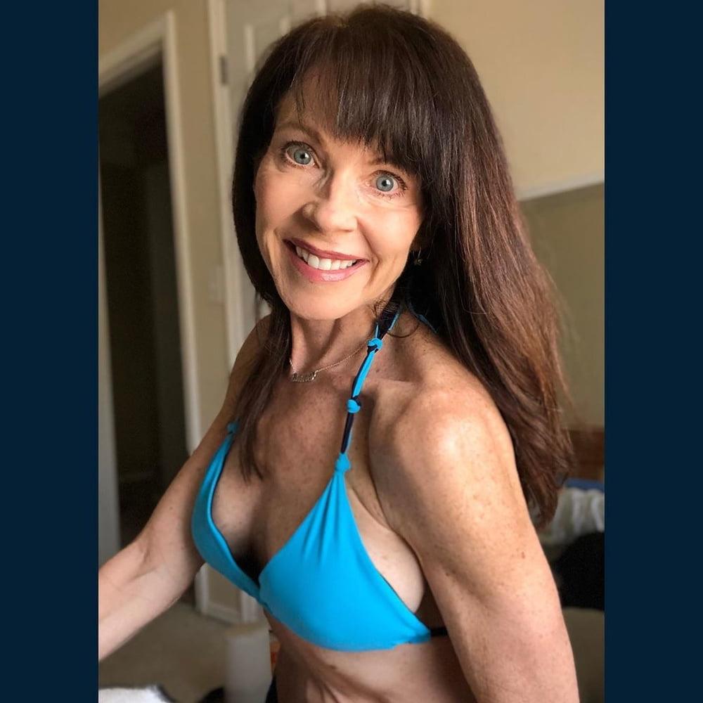 25P Amazing Milf 14