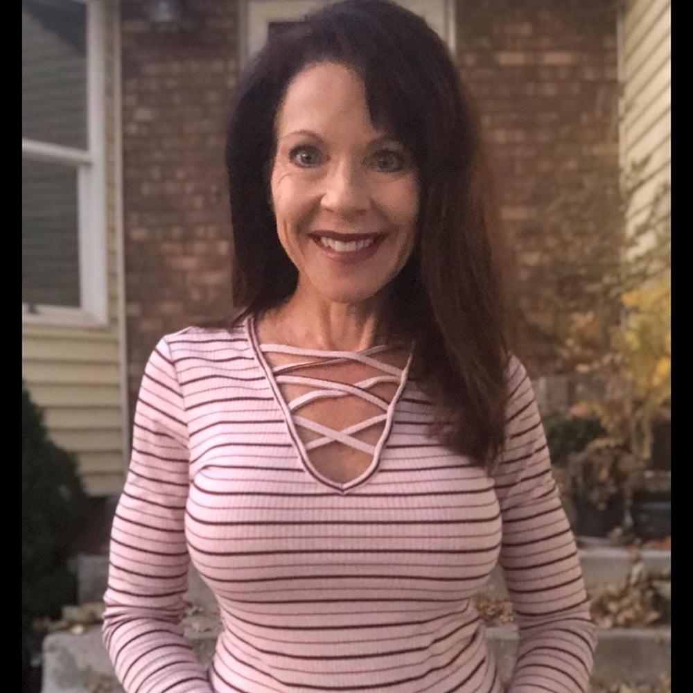 25P Amazing Milf 14