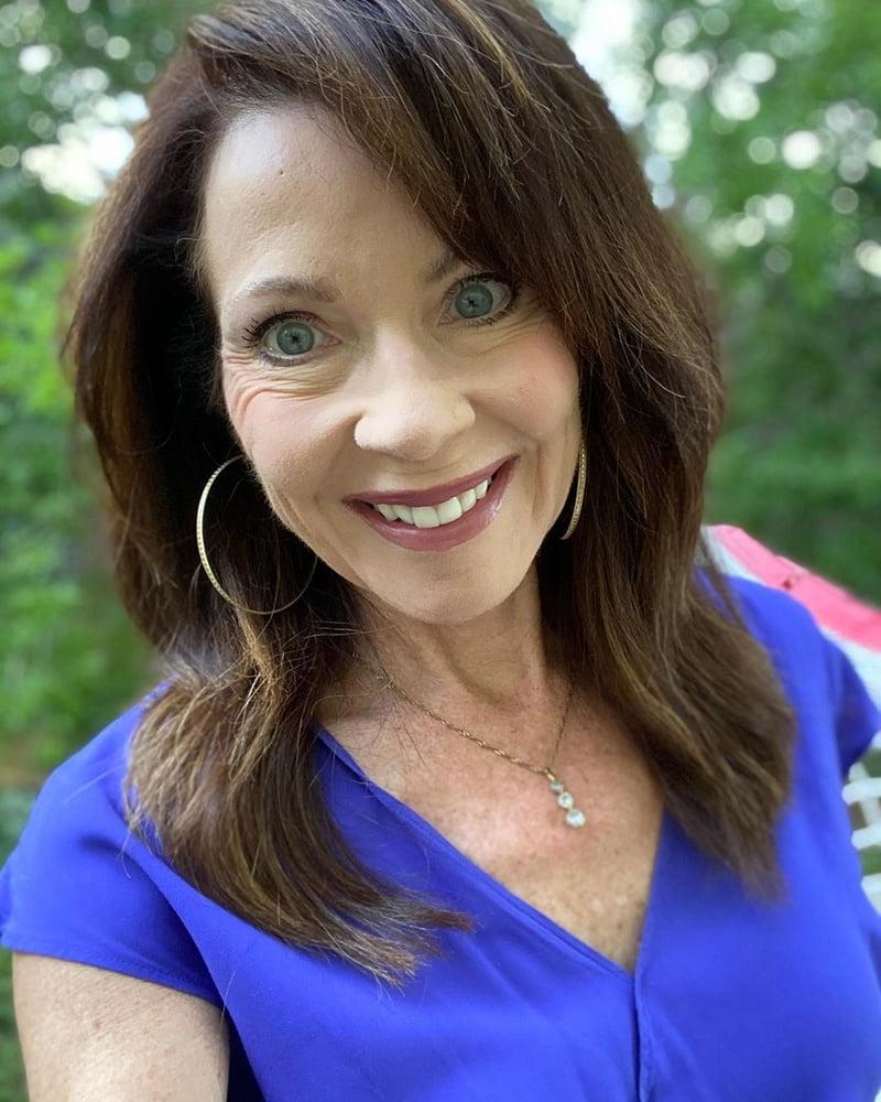 25P Amazing Milf 14
