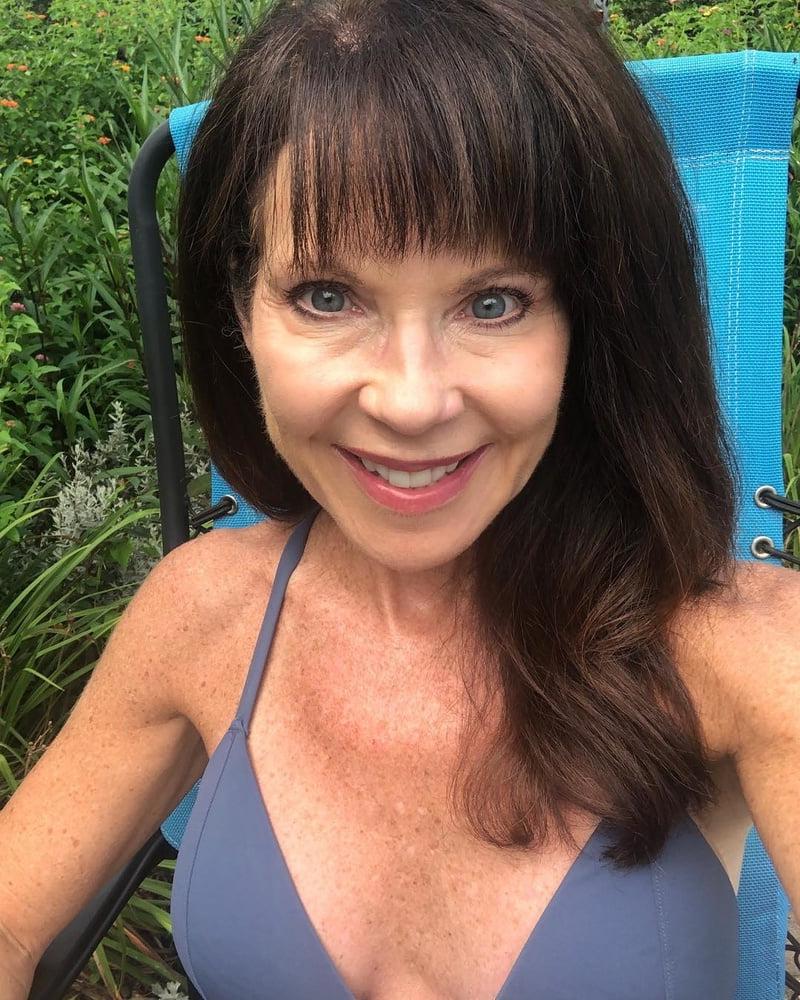 25P Amazing Milf 14