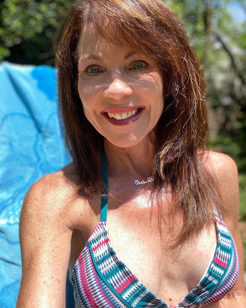 25P Amazing Milf 14