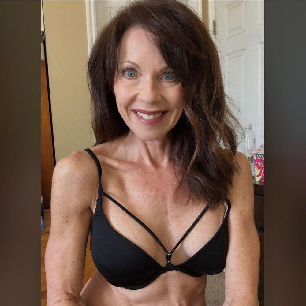 25P Amazing Milf 14