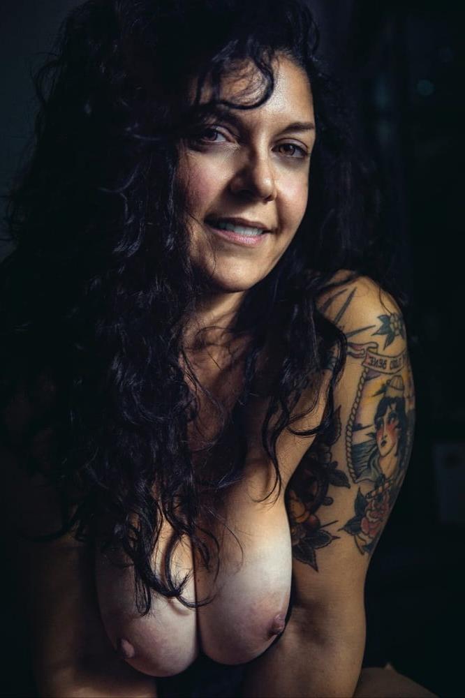 13P Tattooed Italian Milf