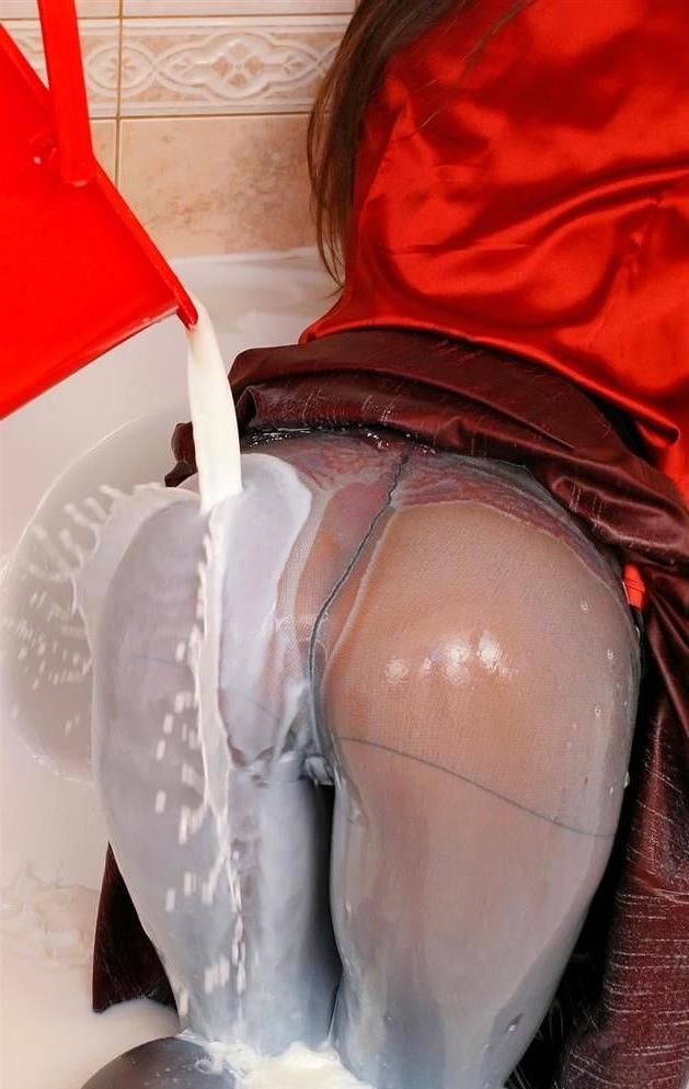 25P MILK flexible bath cream shower wet ass lesbian solo legs