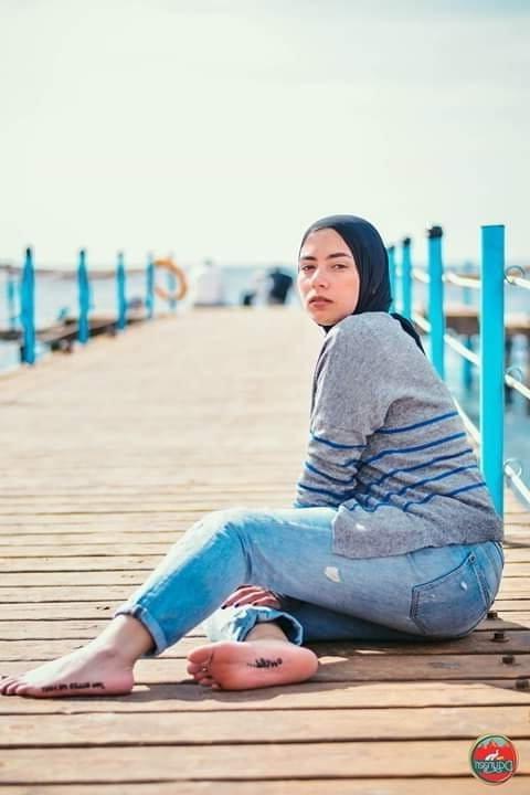 25P Hot hijab and niqab spy