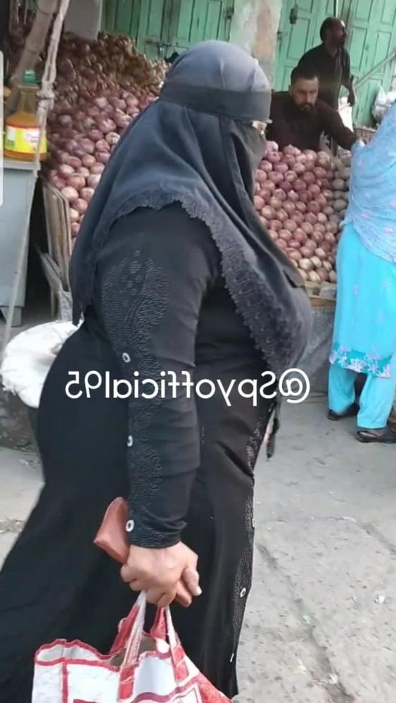 25P Hot hijab and niqab spy