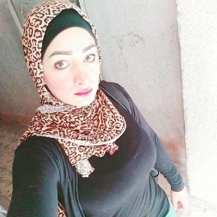 25P Hot hijab and niqab spy