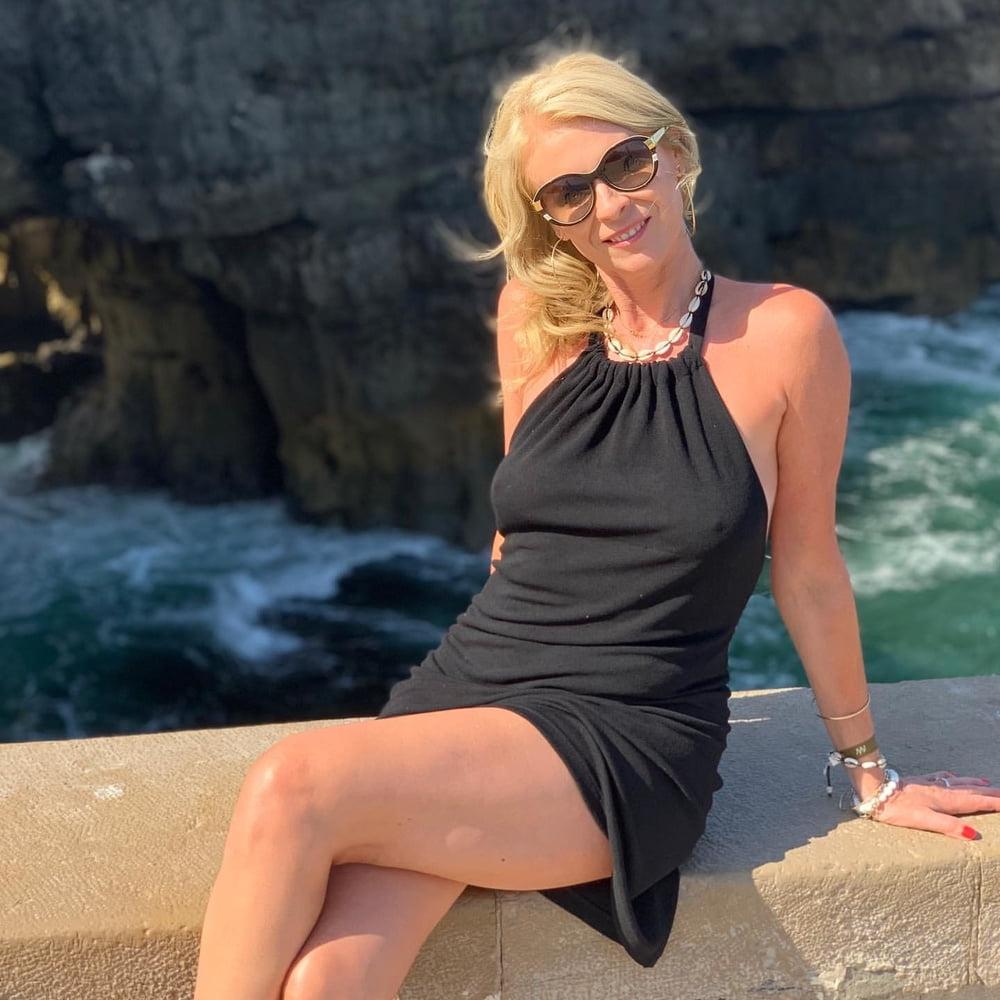 25P Amazing Milf 15