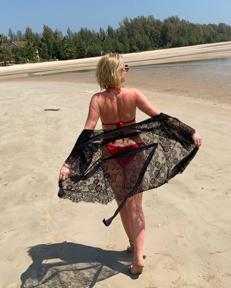 25P Amazing Milf 15