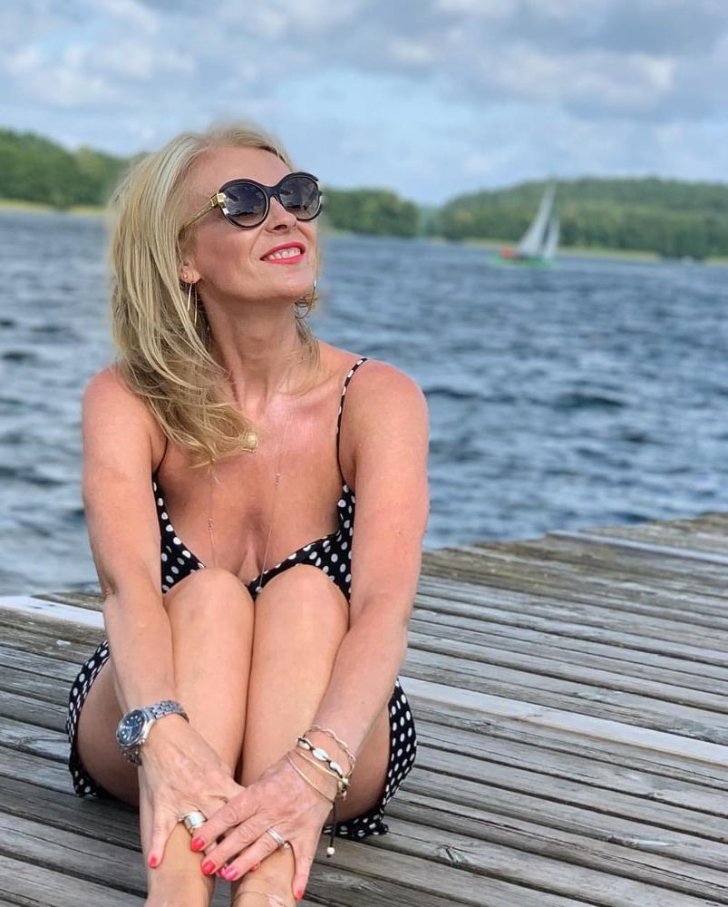 25P Amazing Milf 15