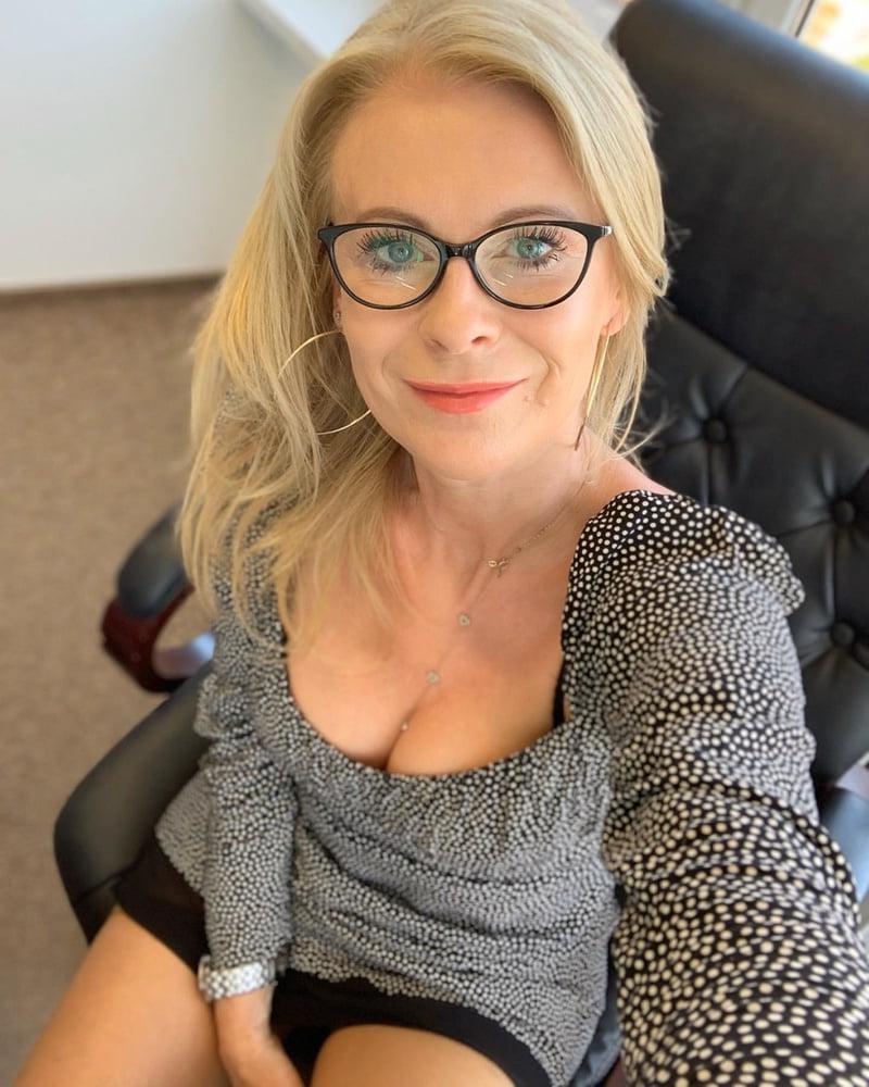25P Amazing Milf 15