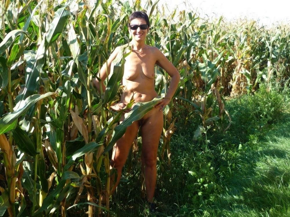 25P Matures et MILF Exhib Plein-Air -11- Outdoor Exhibition