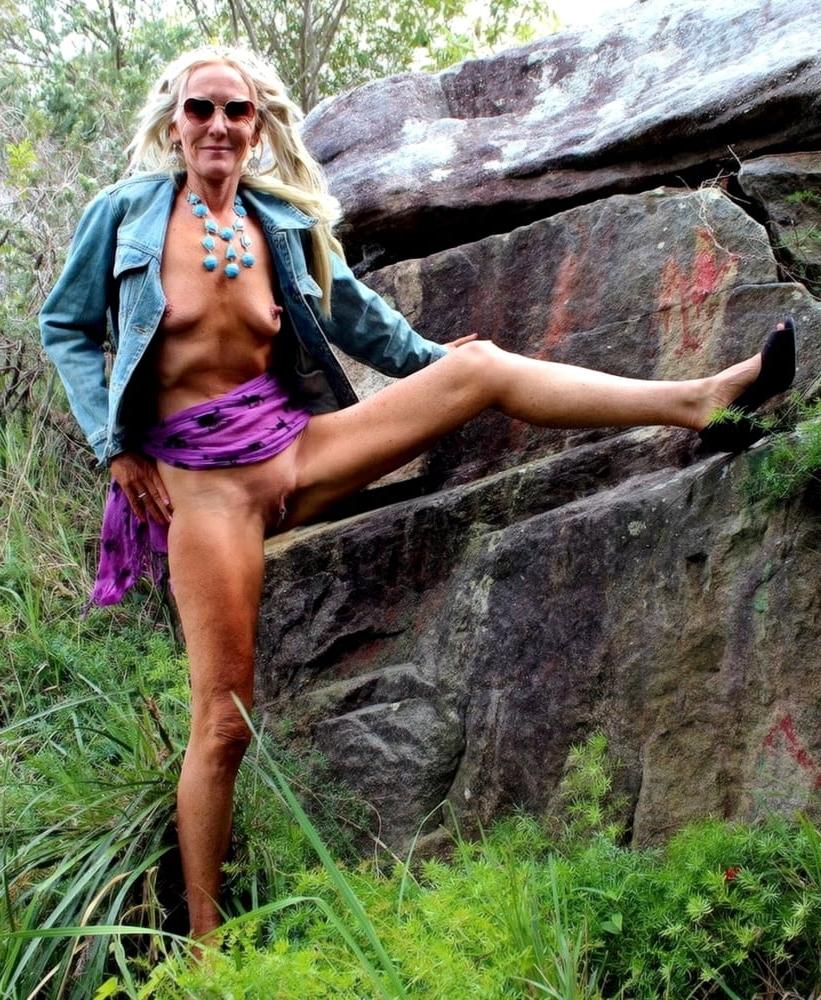 25P Matures et MILF Exhib Plein-Air -11- Outdoor Exhibition