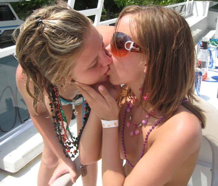 20P lesbians - lesbiennes 15
