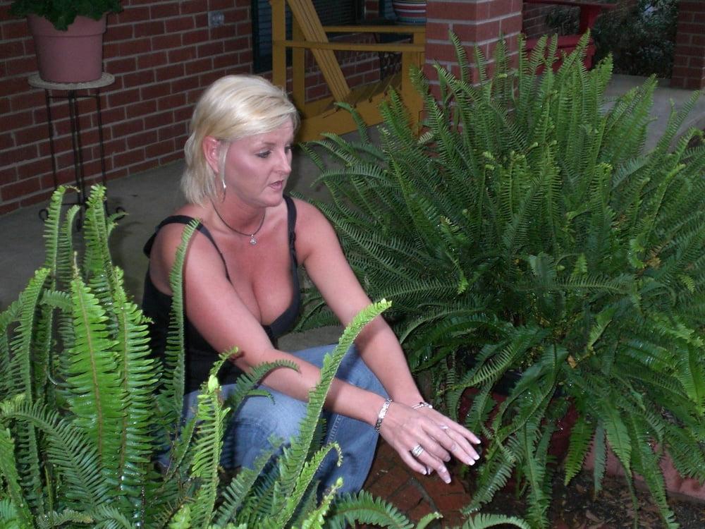 25P Melanie - Mature MILF With Gr8 Fake Tits &amp; Nice Overall Body