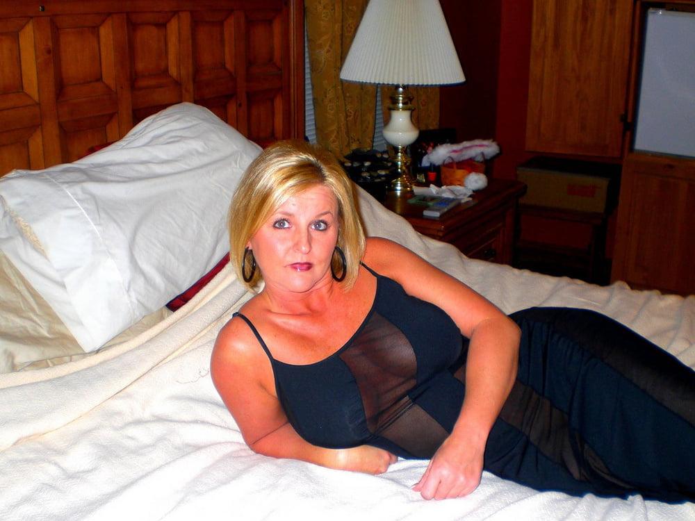 25P Melanie - Mature MILF With Gr8 Fake Tits &amp; Nice Overall Body