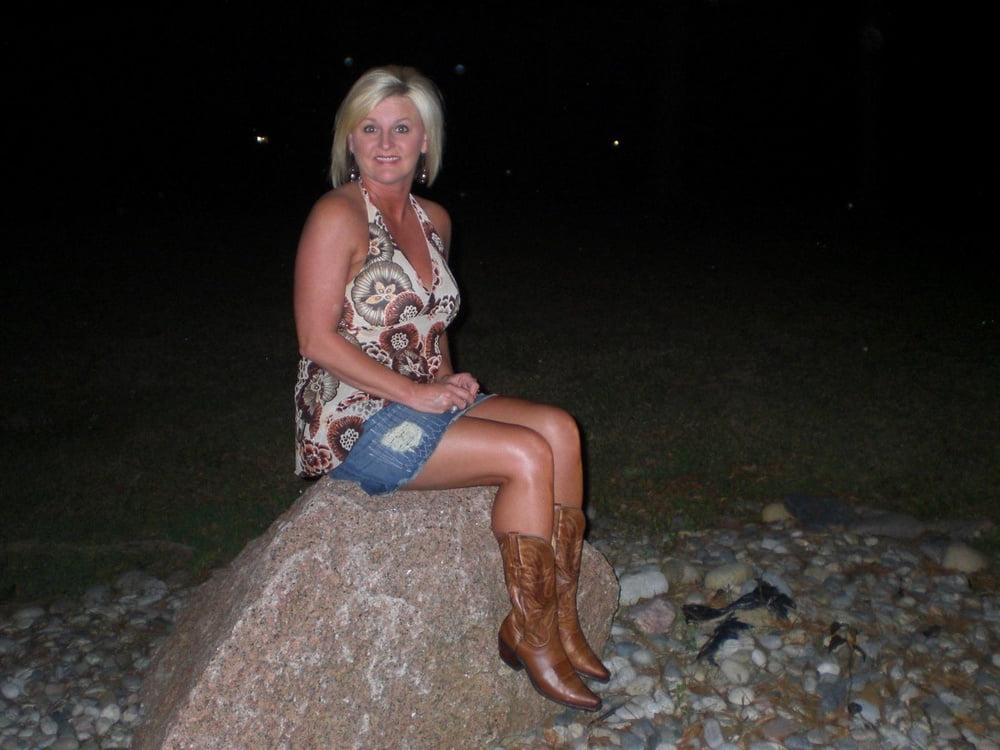 25P Melanie - Mature MILF With Gr8 Fake Tits &amp; Nice Overall Body