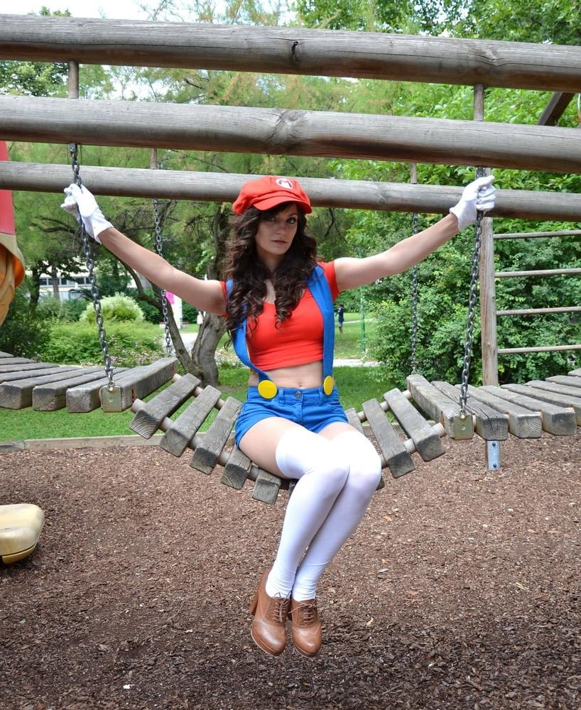 25P MARIO COSPLAY flexible ass legs costume lesbian milf squirt