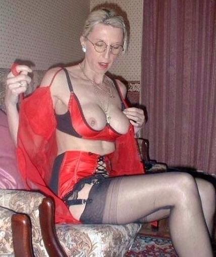 25P Die MILF Mature and Gilfs Collection 60