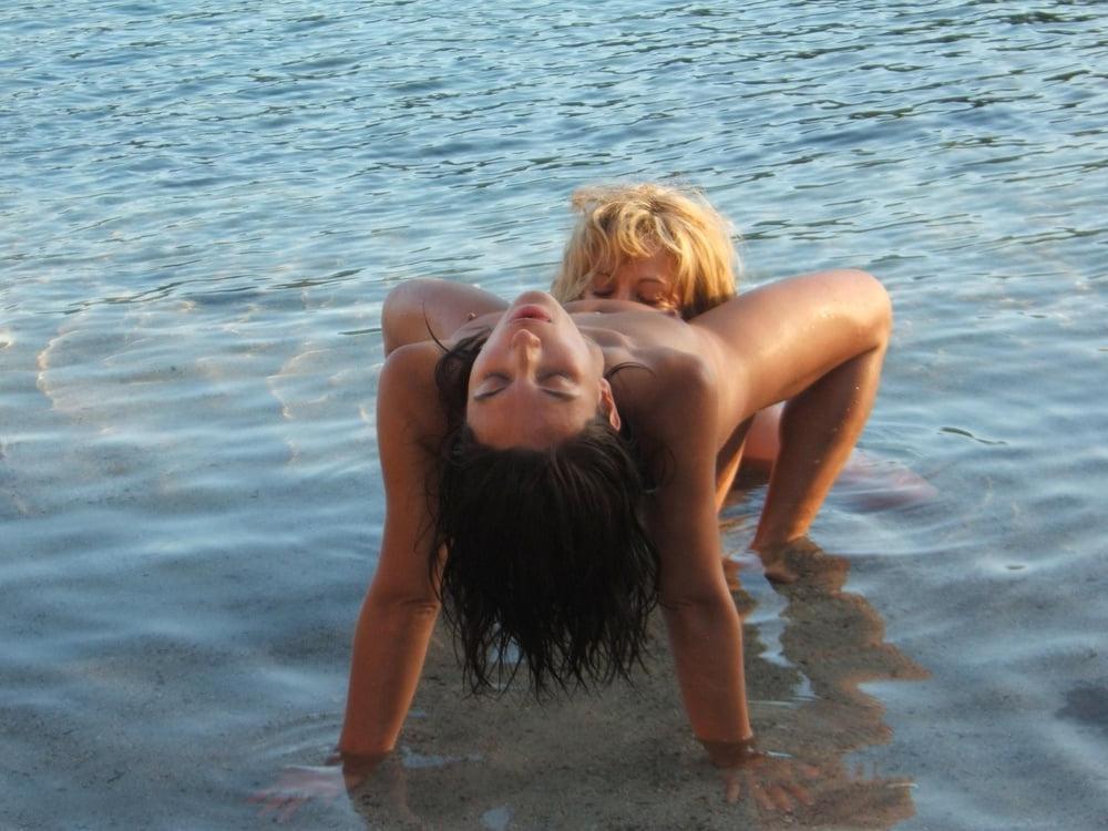 25P Amateur lesbians 2