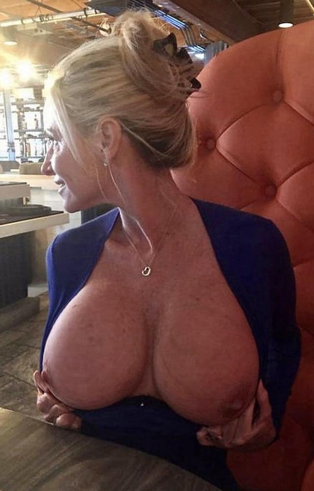 25P Amateur MILF A Great Set of Tits 4