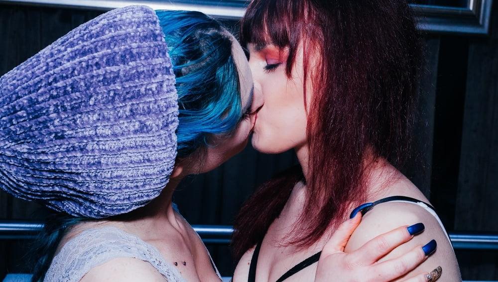 20P Girls on Girls (11)