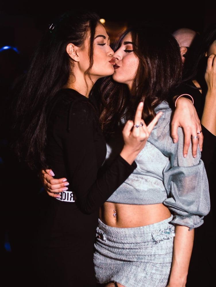 20P Girls on Girls (11)