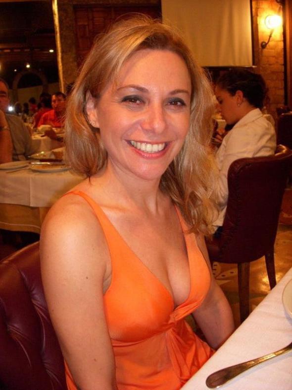 9P Hot MILF exposed 2