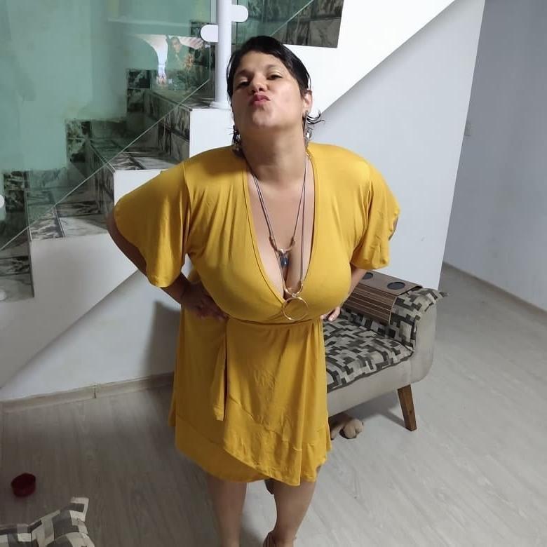 25P Curvy amateur Milf Nadia 48y (cum &amp; comment)