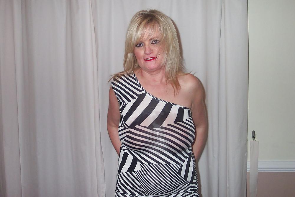 14P UK Amateur Slut Milf Samantha 23
