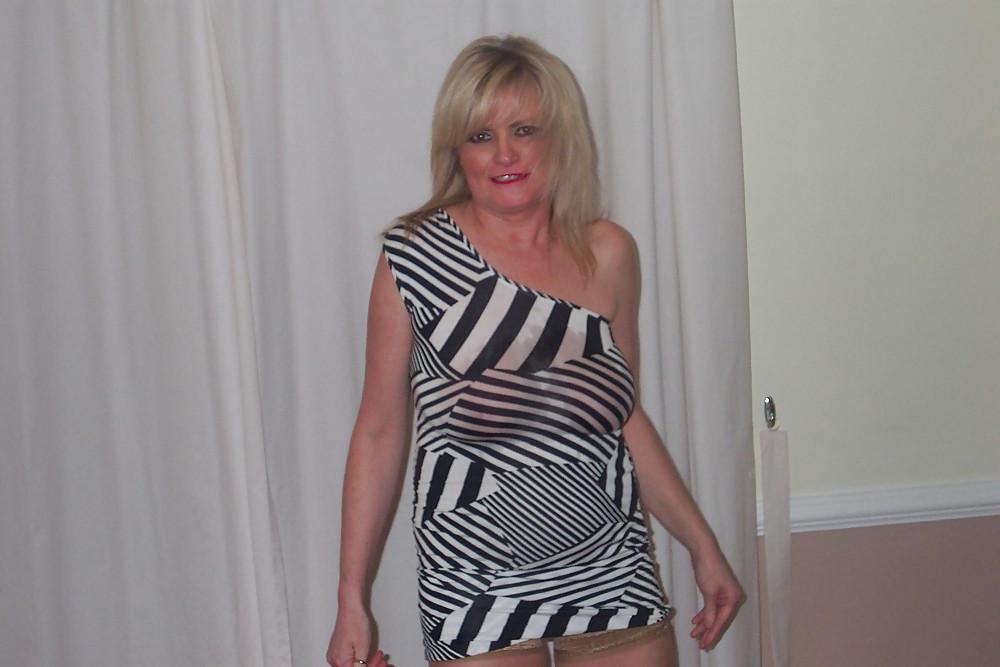 14P UK Amateur Slut Milf Samantha 23