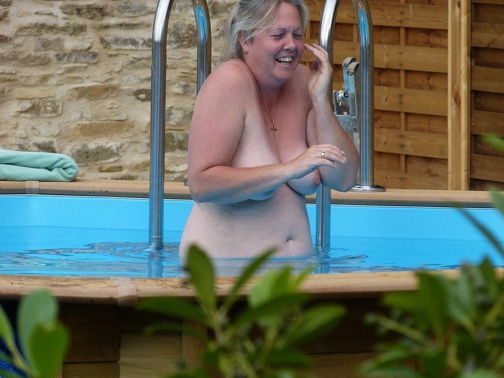 25P Blonde milf