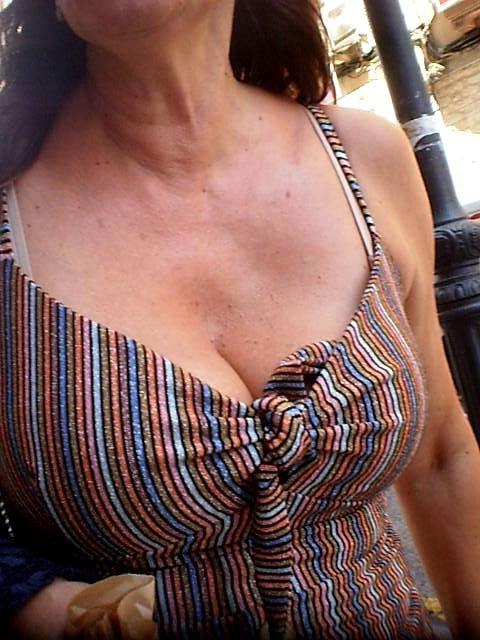25P BUSTY MILF
