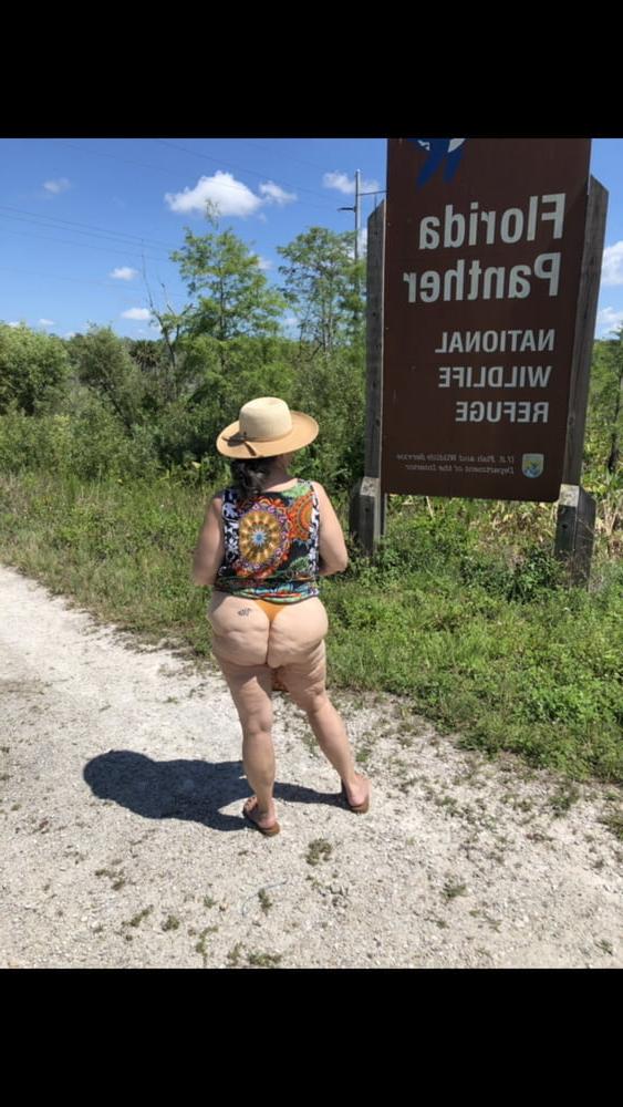 25P Public MILFs 07
