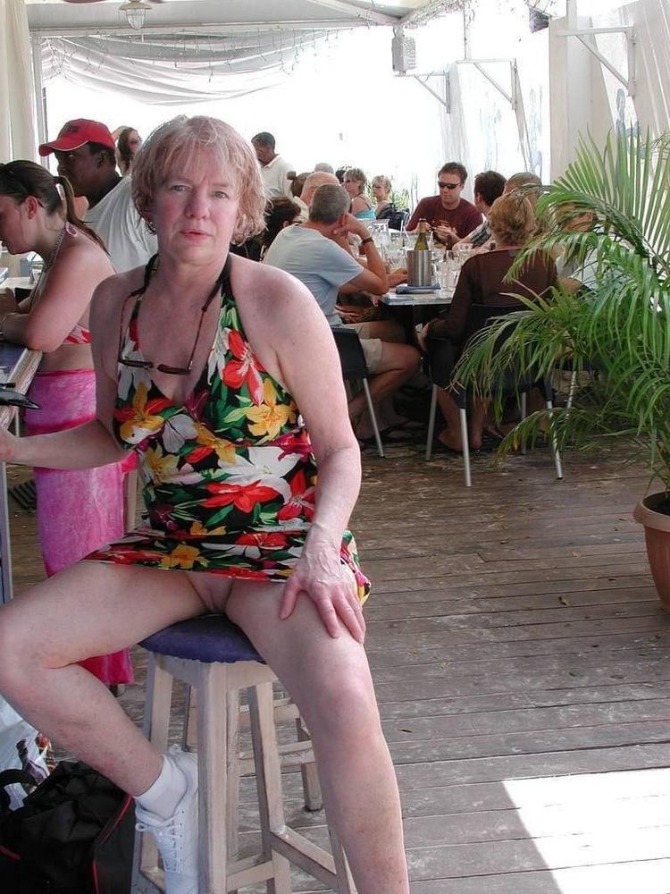 25P Public MILFs 07
