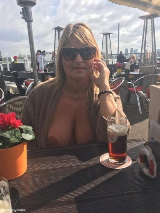 25P Public MILFs 07