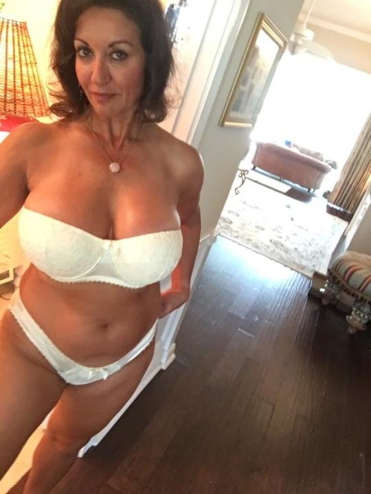20P Exposed Matures, Milfs and Wives 14