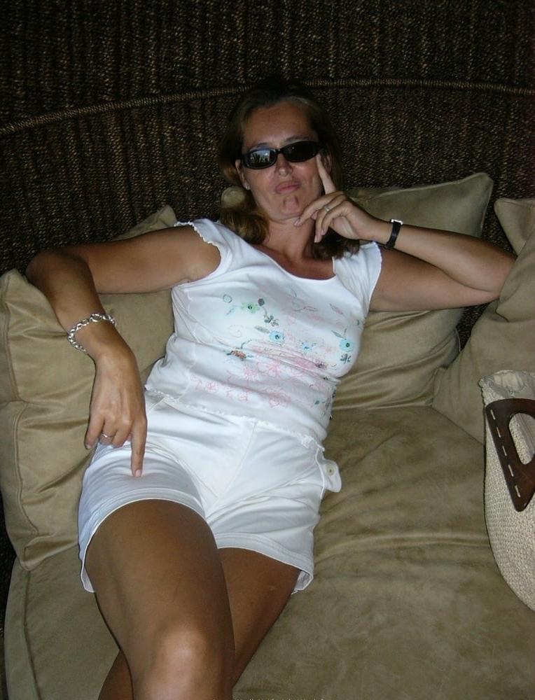 15P Sexy milf