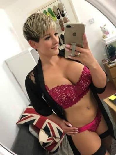 19P Lovely milf