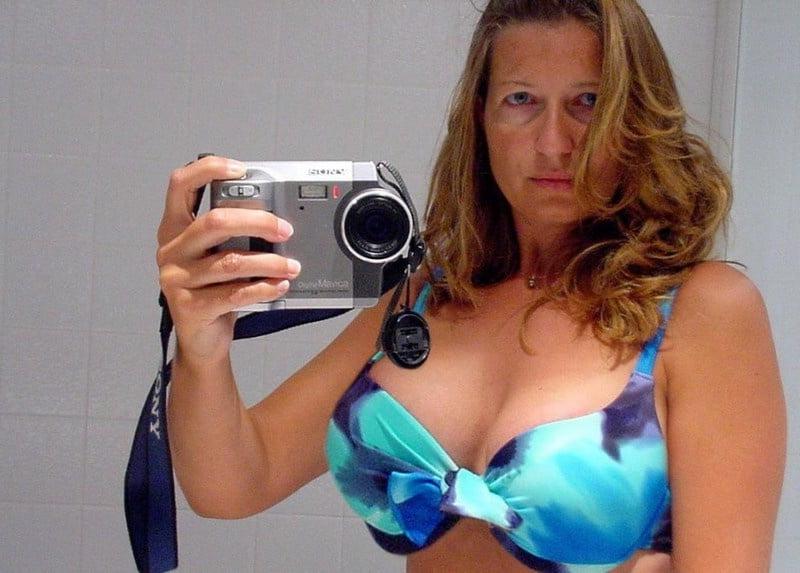 25P Milf Athena 4