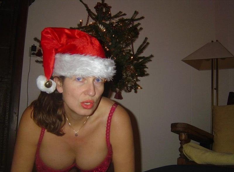 25P Milf Athena 4