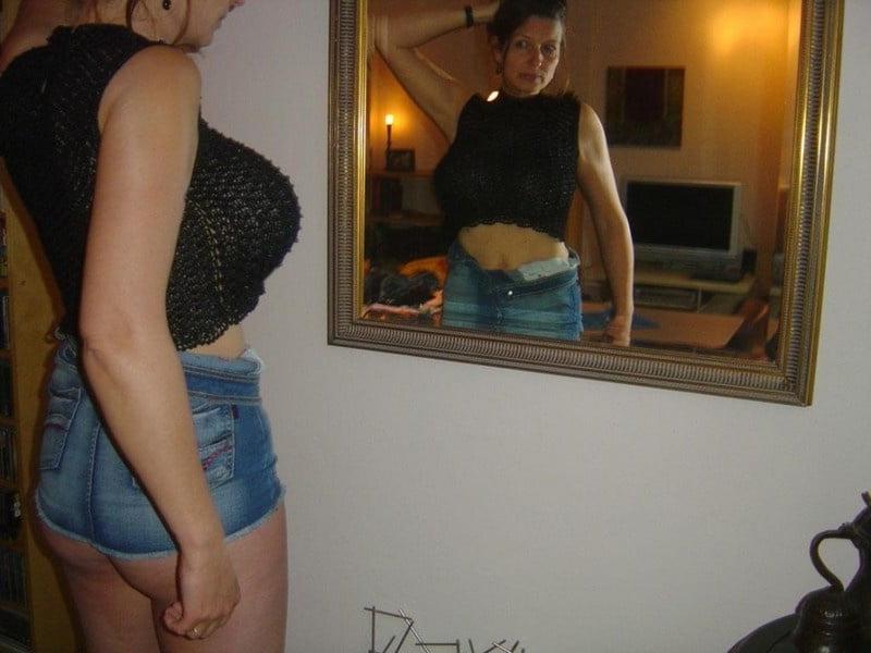 25P Milf Athena 4