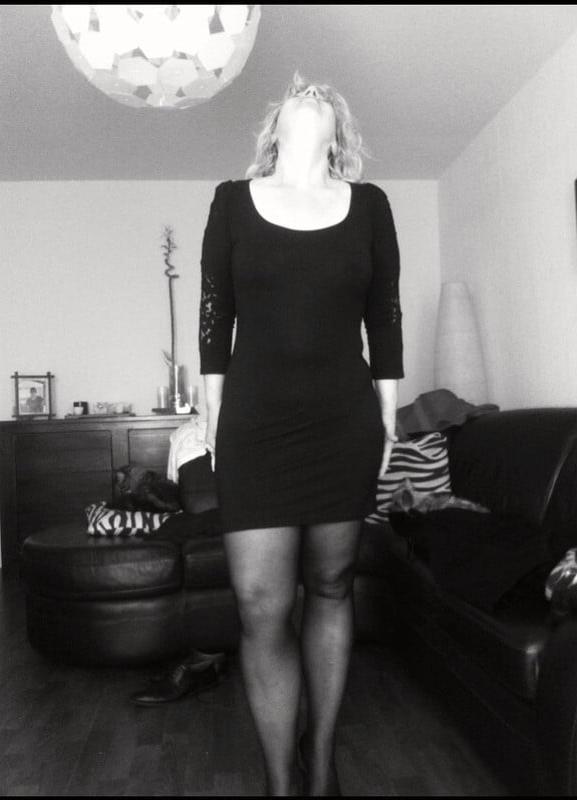 25P French milf qui vend ses fringues-5