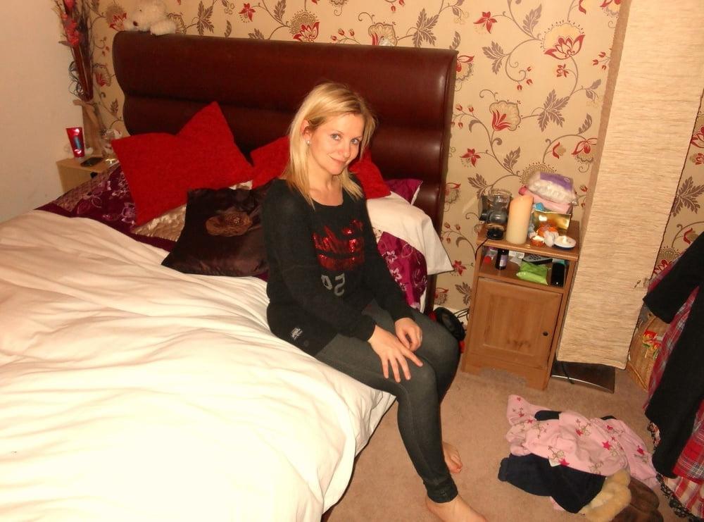 25P Sexy Blonde MILF Loves Showing Her Tits Ass And Cunt