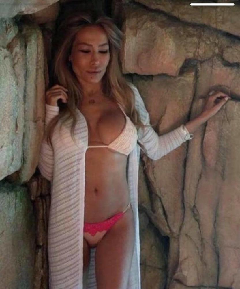 25P VERY Sexy MILF