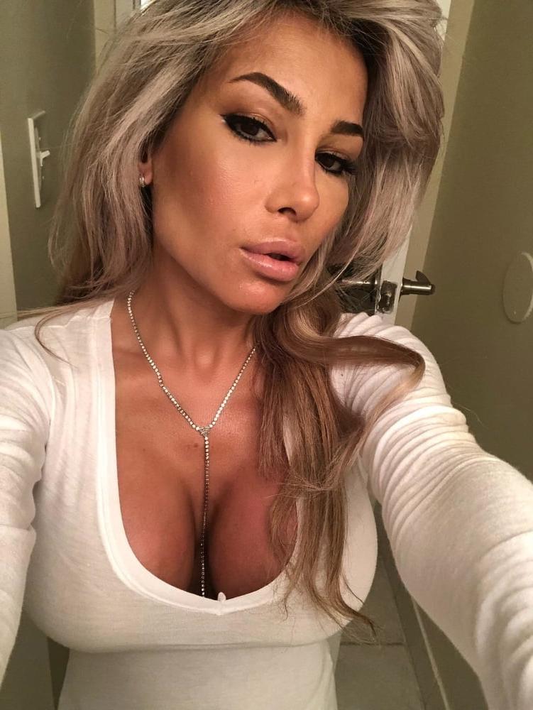 25P VERY Sexy MILF