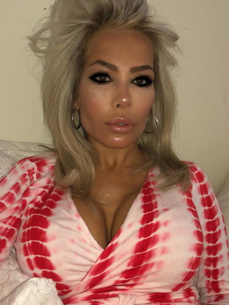 25P VERY Sexy MILF