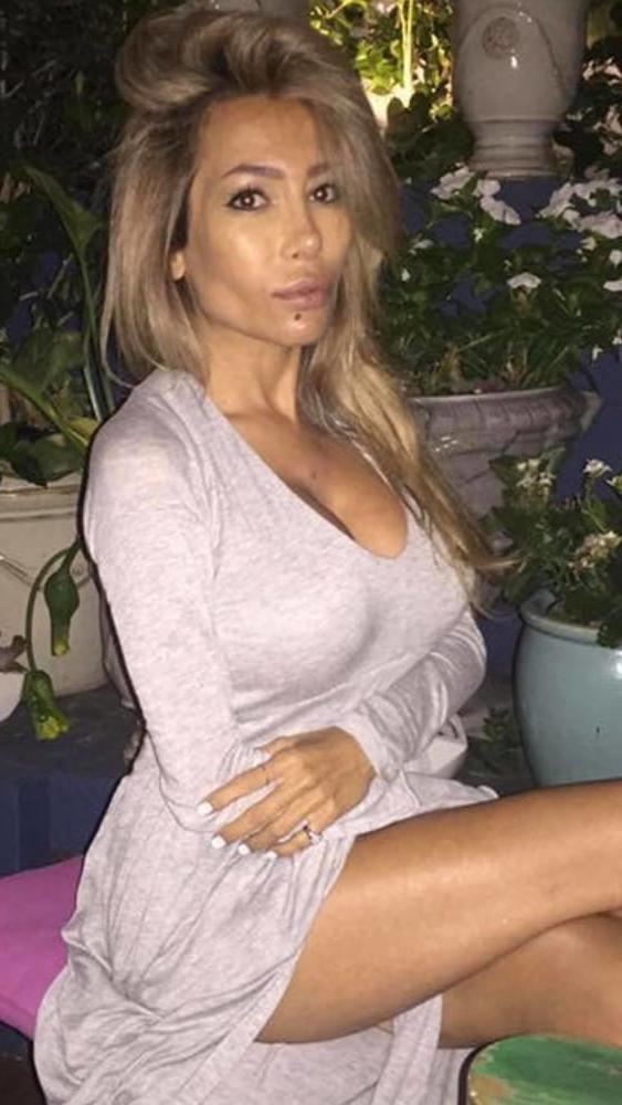 25P VERY Sexy MILF