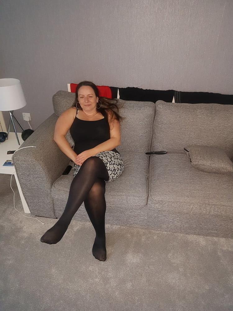 25P Sexy MILFs and GILFs wearing tights 10